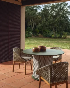 Kave Home Tuinstoel Olbia Massief Teakhout Rotan Groen
