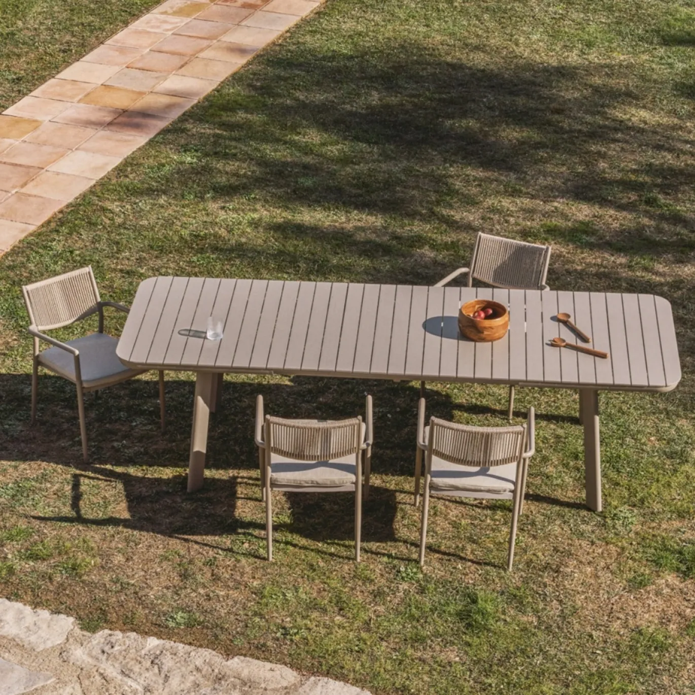 Kave Home Tuintafel Izola Aluminium Taupe 220-280cm