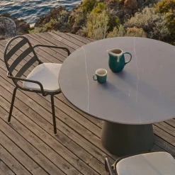 Kave Home Tuintafel Tudons Groen Aluminium Tafelblad Keramiek Ø120cm