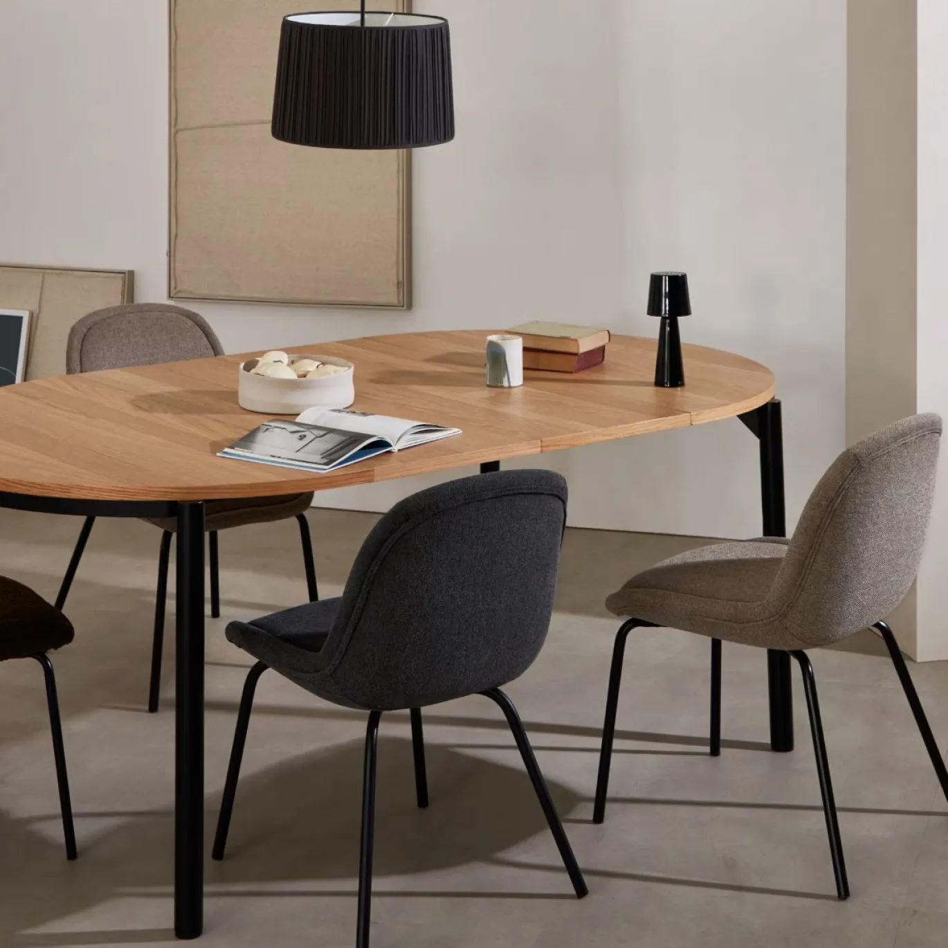 Kave Home Uitschuifbare Ronde Tafel Montuiri Eikenfineer Zwart Ø120 (200)cm