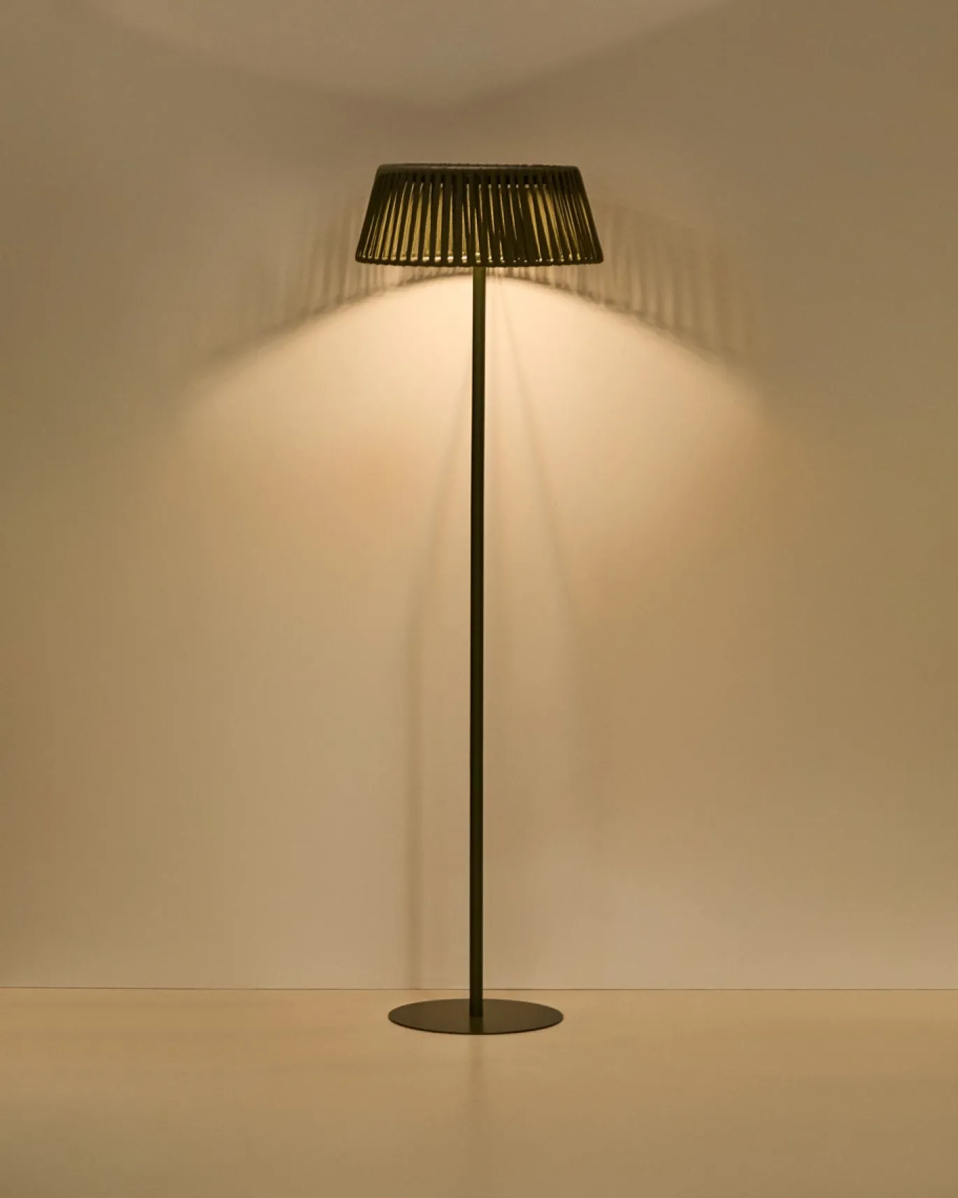 Kave Home Vloerlamp Aldet Outdoor Touw Metaal Groen Ø46cm