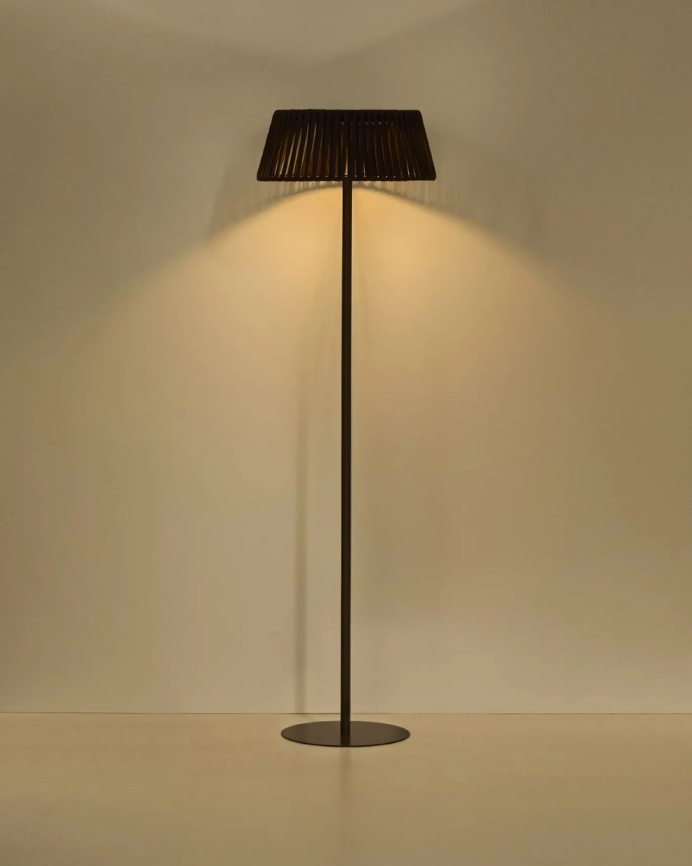Kave Home Vloerlamp Aldet Outdoor Touw Metaal Bruin Ø46cm