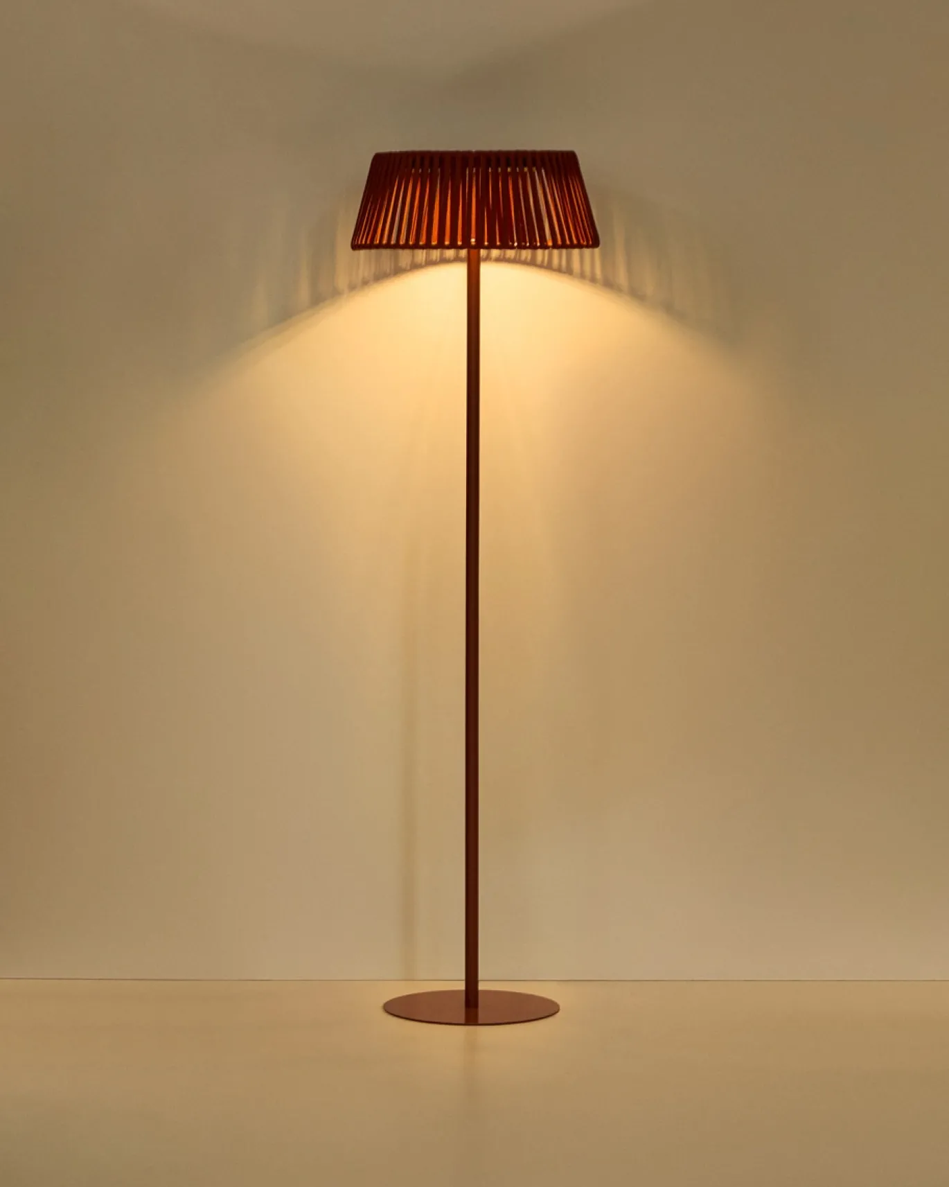 Kave Home Vloerlamp Aldet Outdoor Touw Metaal Terracotta Ø46cm