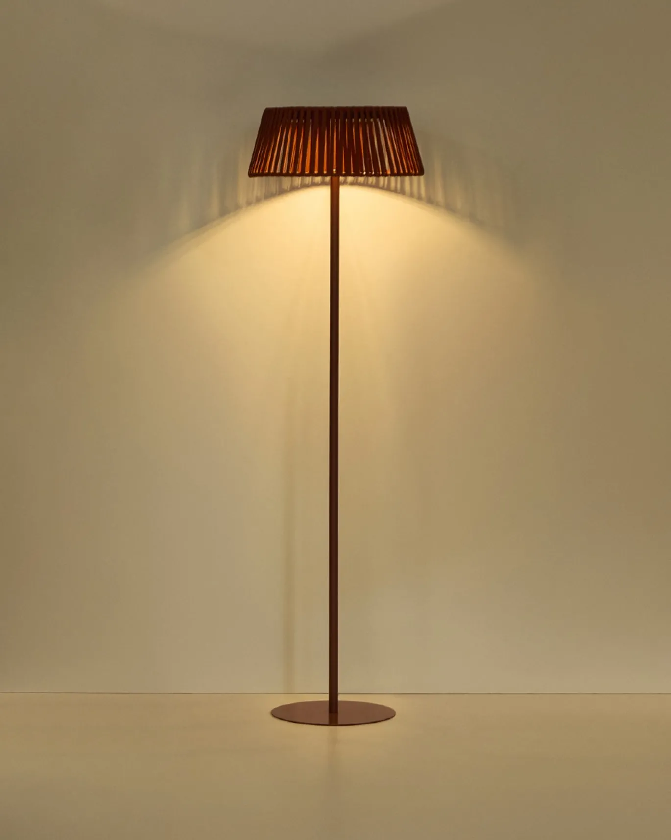 Kave Home Vloerlamp Aldet Outdoor Touw Metaal Terracotta Ø46cm