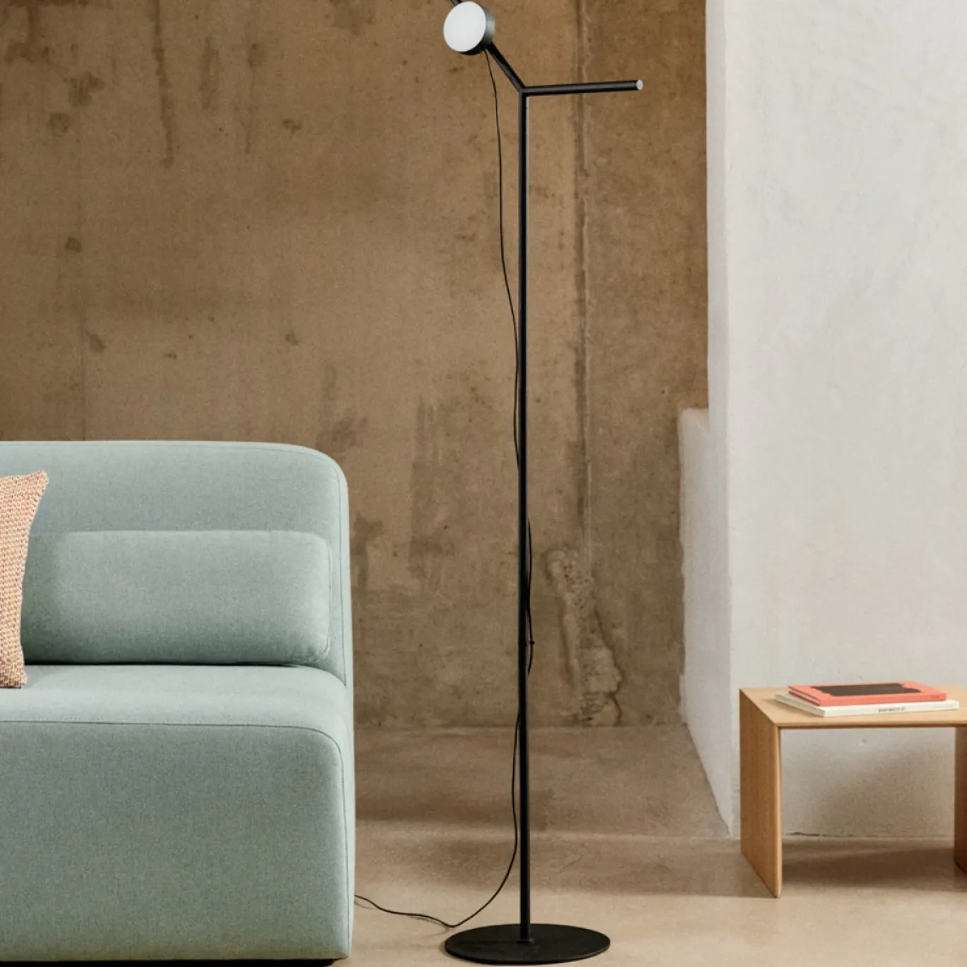 Kave Home Vloerlamp Orey Zwart met Verplaatsbare Spot