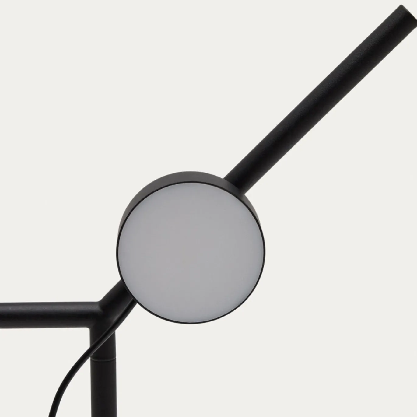 Kave Home Vloerlamp Orey Zwart met Verplaatsbare Spot
