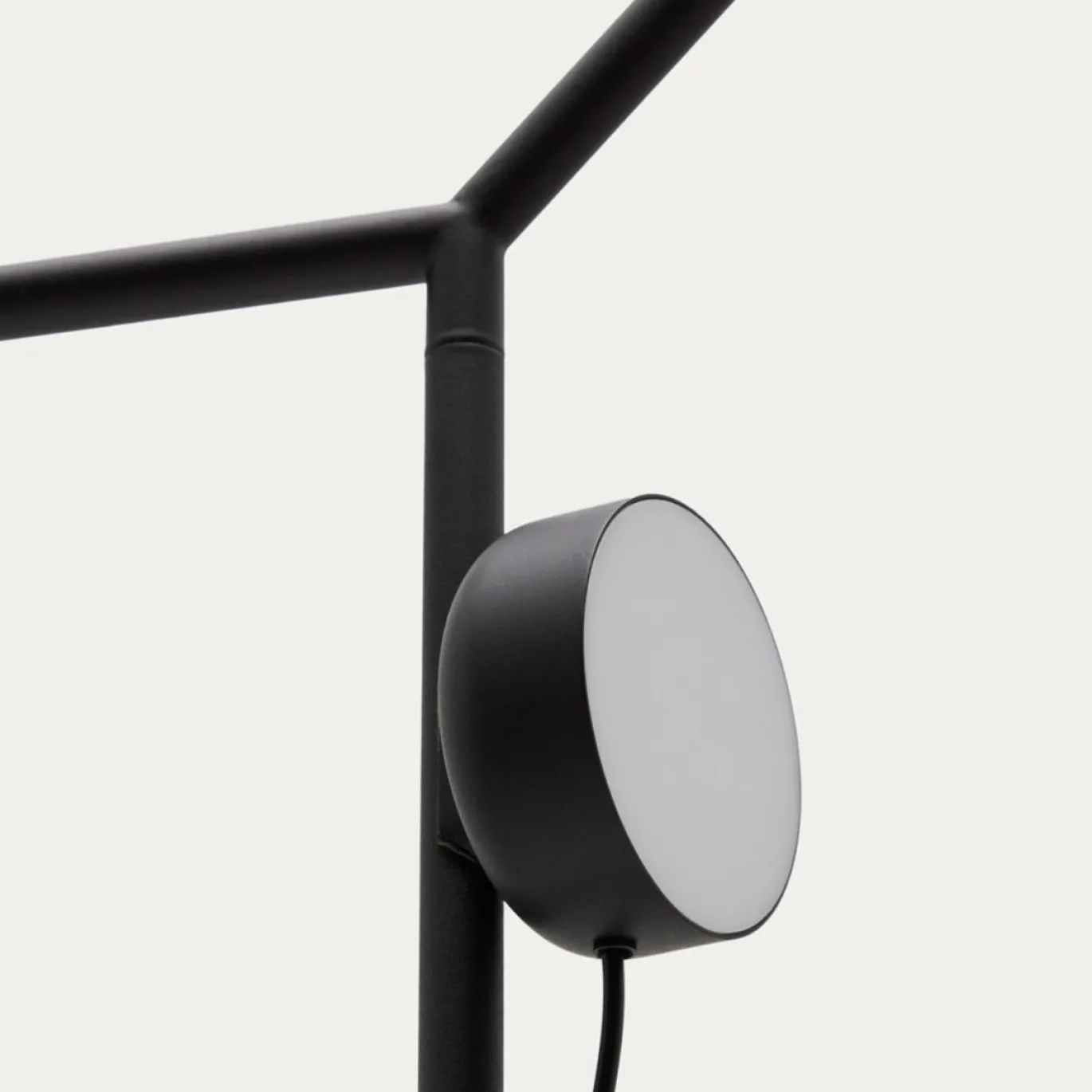 Kave Home Vloerlamp Orey Zwart met Verplaatsbare Spot