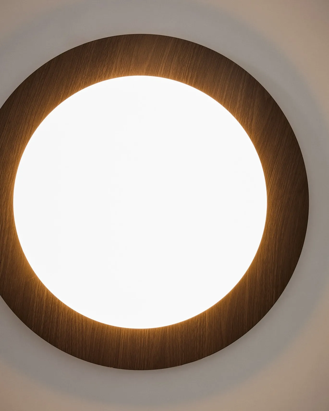 Kave Home Wandlamp Novae Geborsteld RVS Bruin en Gepolijst Glas Ø40cm