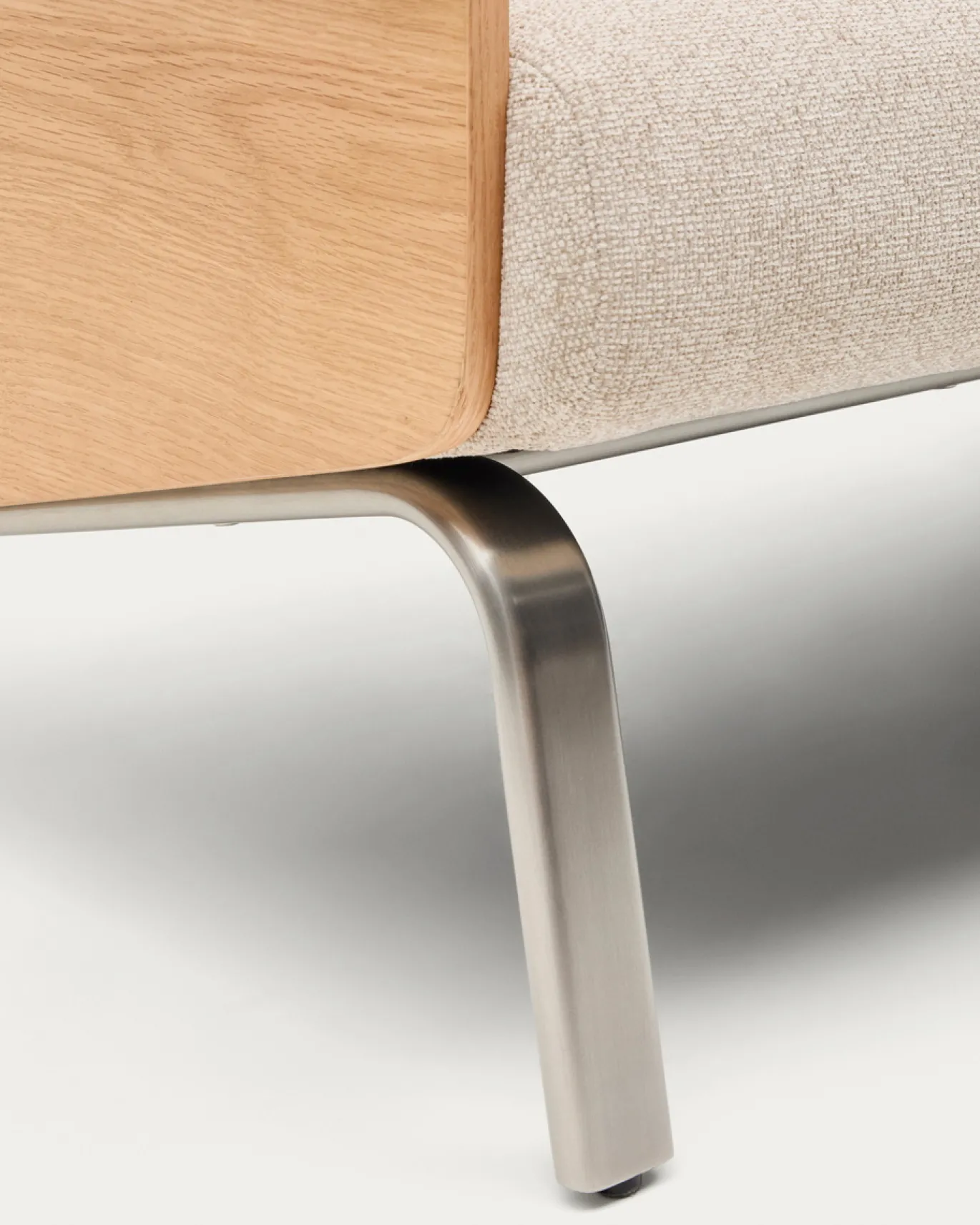 Kave Home 2-zitsbank Amsen Beige Eiken Multiplex en Geborsteld RVS 150cm