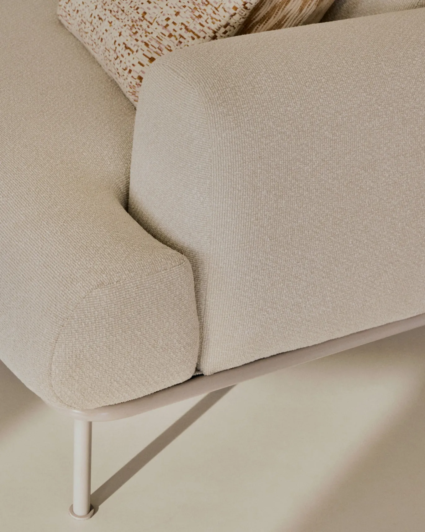 Kave Home 2-zitsbank Aurum Ecru Chenille En Matbeige Metaal 214cm