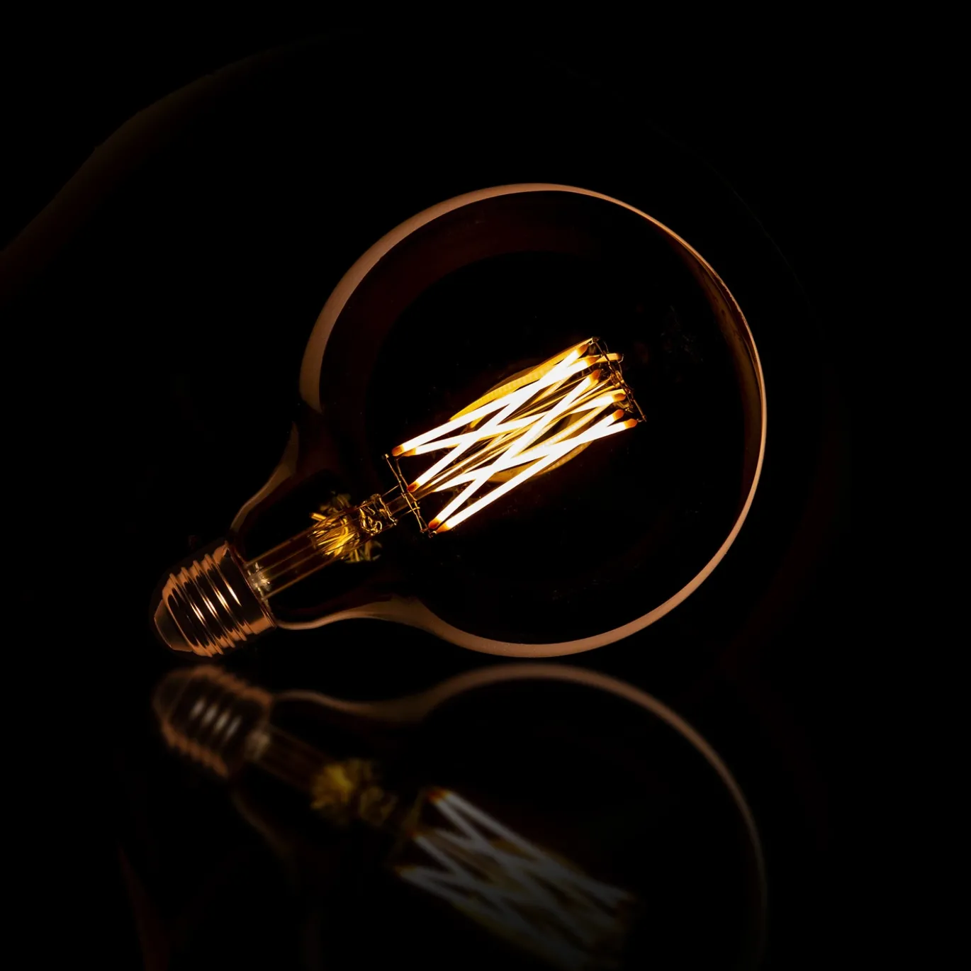 Lichtbron LED filament bol Ø12 5 - E27 6W dimbaar / Amberkleurig glas - Giga Meubel