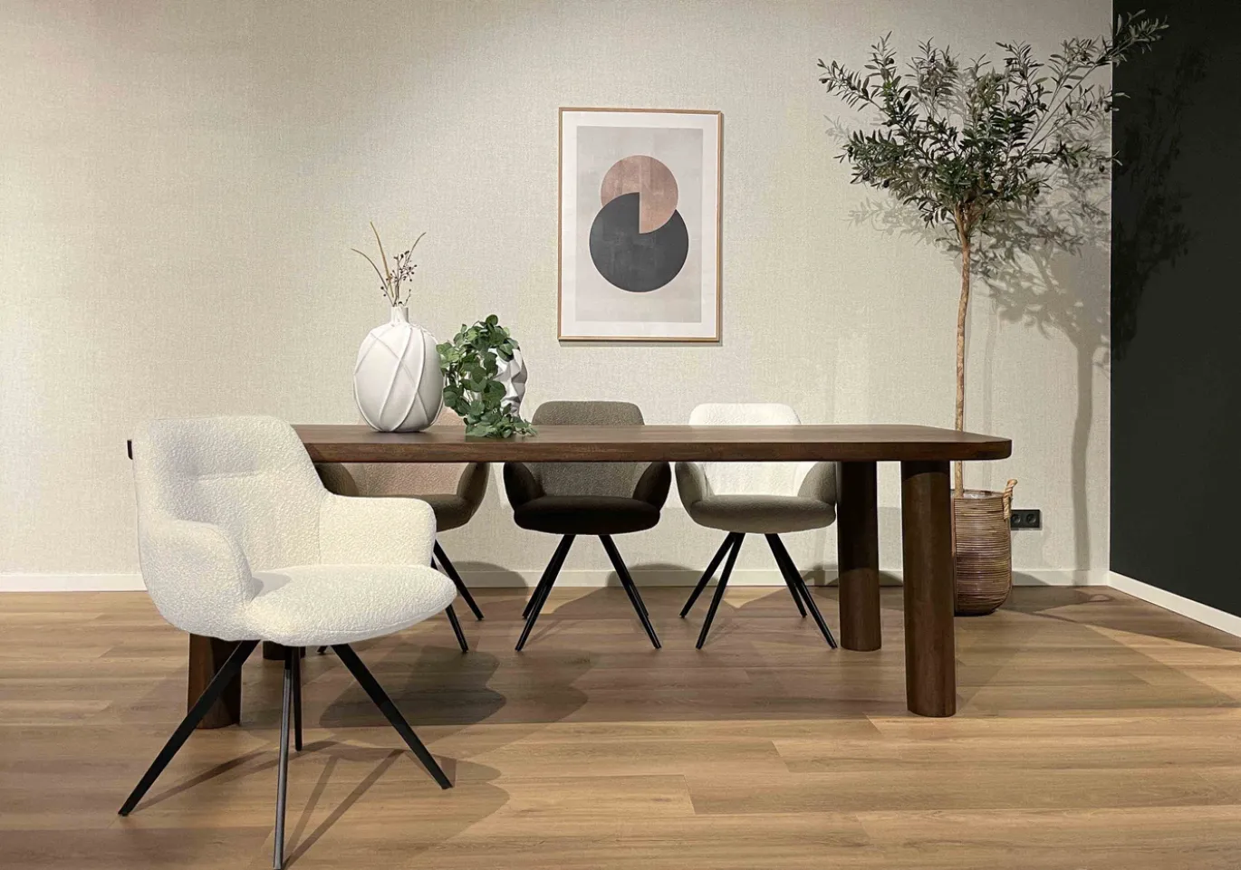 Livingfurn Eetkamerstoel Doreen Bouclé Wit Draaibaar