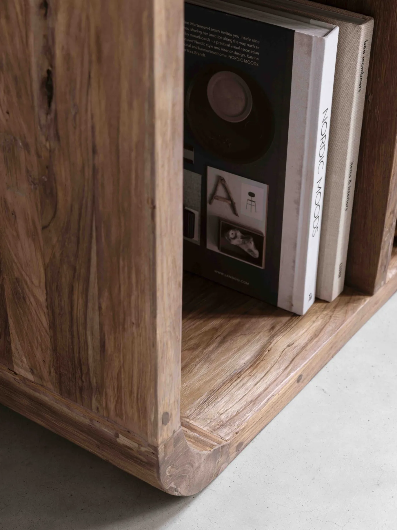 Must Living Boekenkast Corso Teakhout 110x200cm