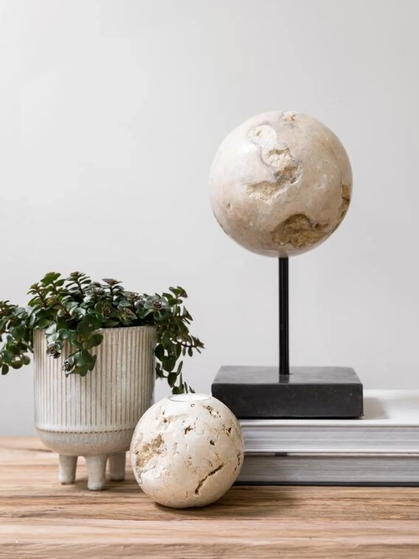 Must Living Object Ball Cheese Stone Marmer Crème