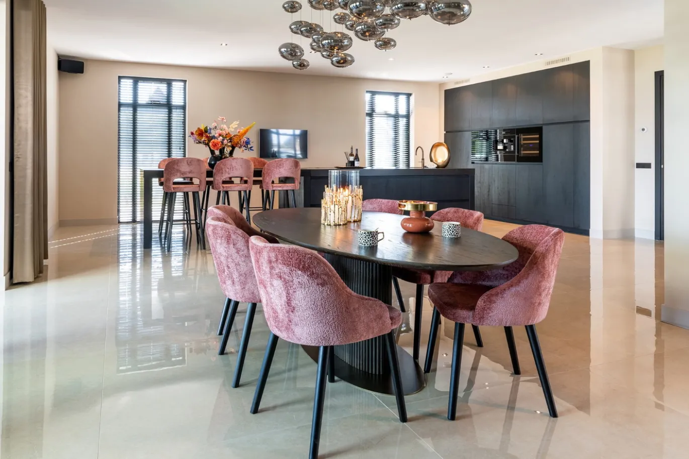 Richmond Eettafel Luxor Ovaal 235cm Bruin