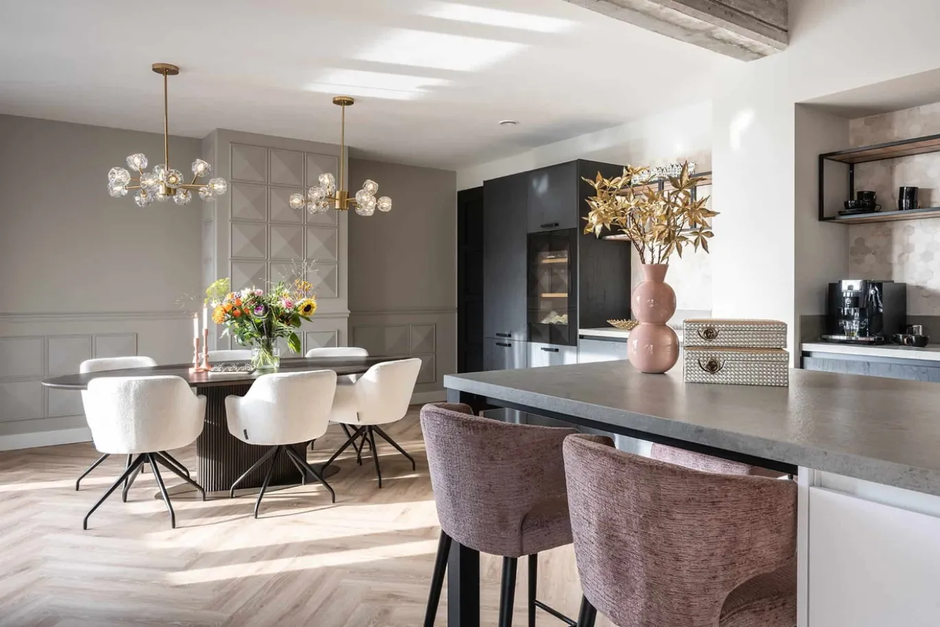 Richmond Eettafel Luxor Ovaal 235cm Bruin