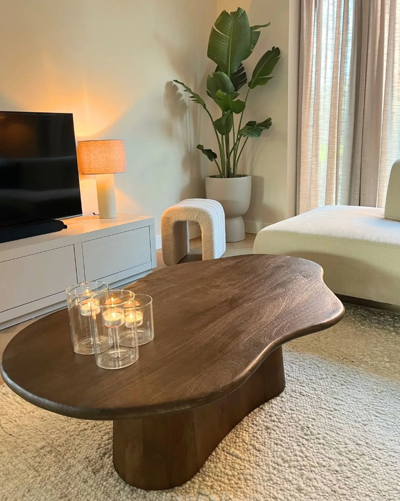 Salontafel Jessie Organisch Walnoot 120cm - Giga Meubel