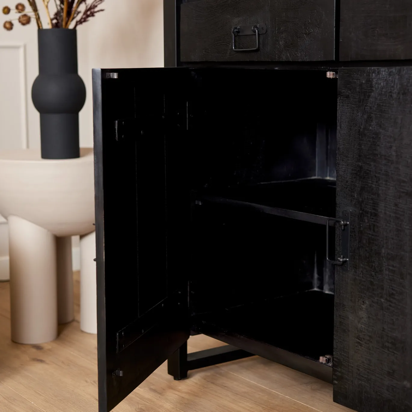 StarFurn Vitrinekast Boaz Zwart Mangohout 115cm