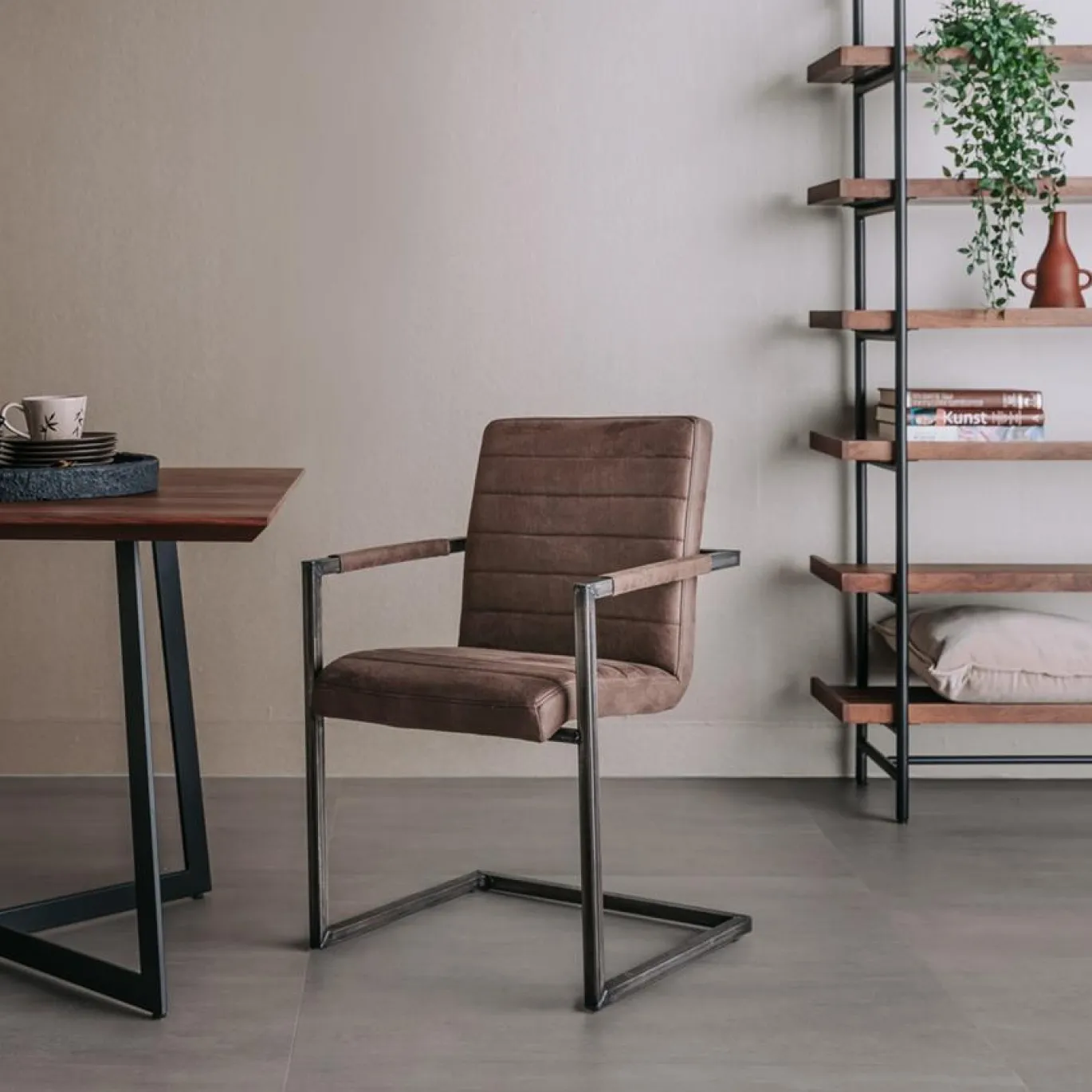 Tower Living Armstoel Rocca Bull Bruin