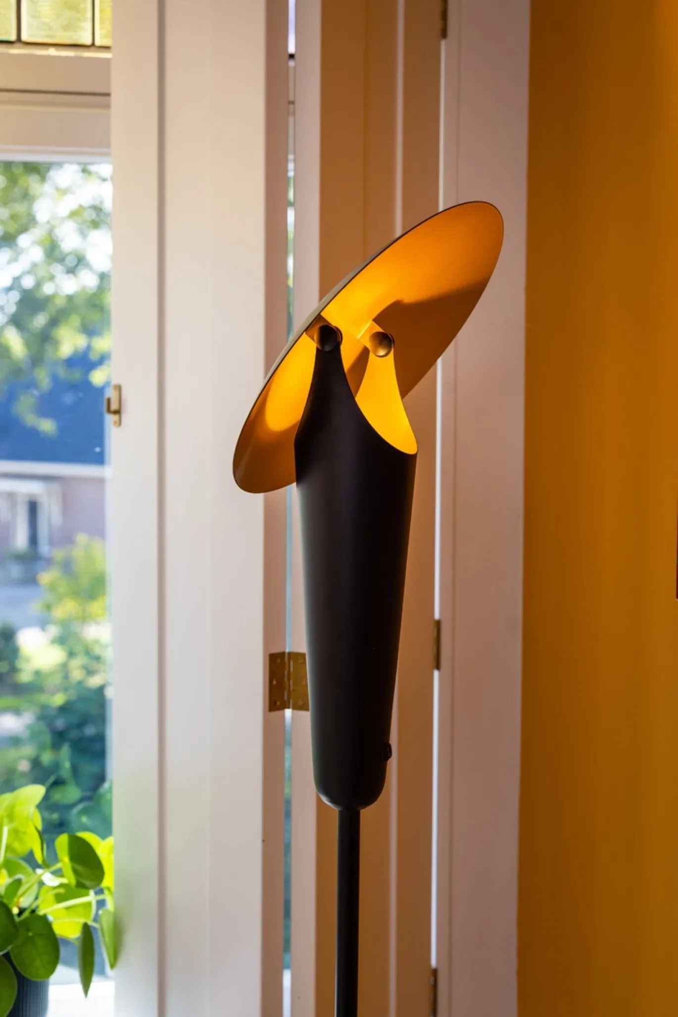 Vloerlamp The Britt Zwart/Messing - Giga Meubel