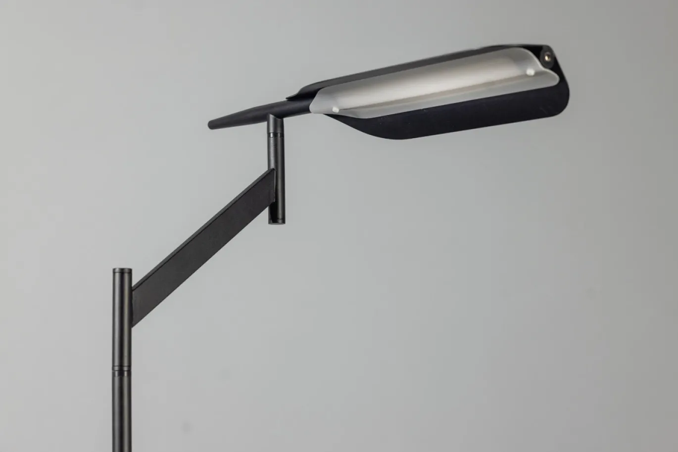 Vloerlamp Wing LED Zwart - Giga Meubel