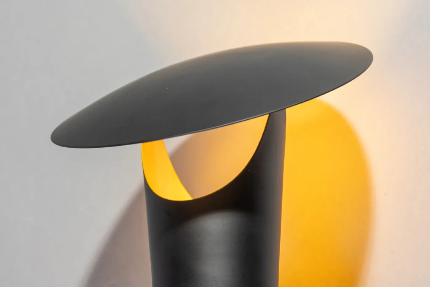 Wandlamp The Britt Zwart/Messing - Giga Meubel