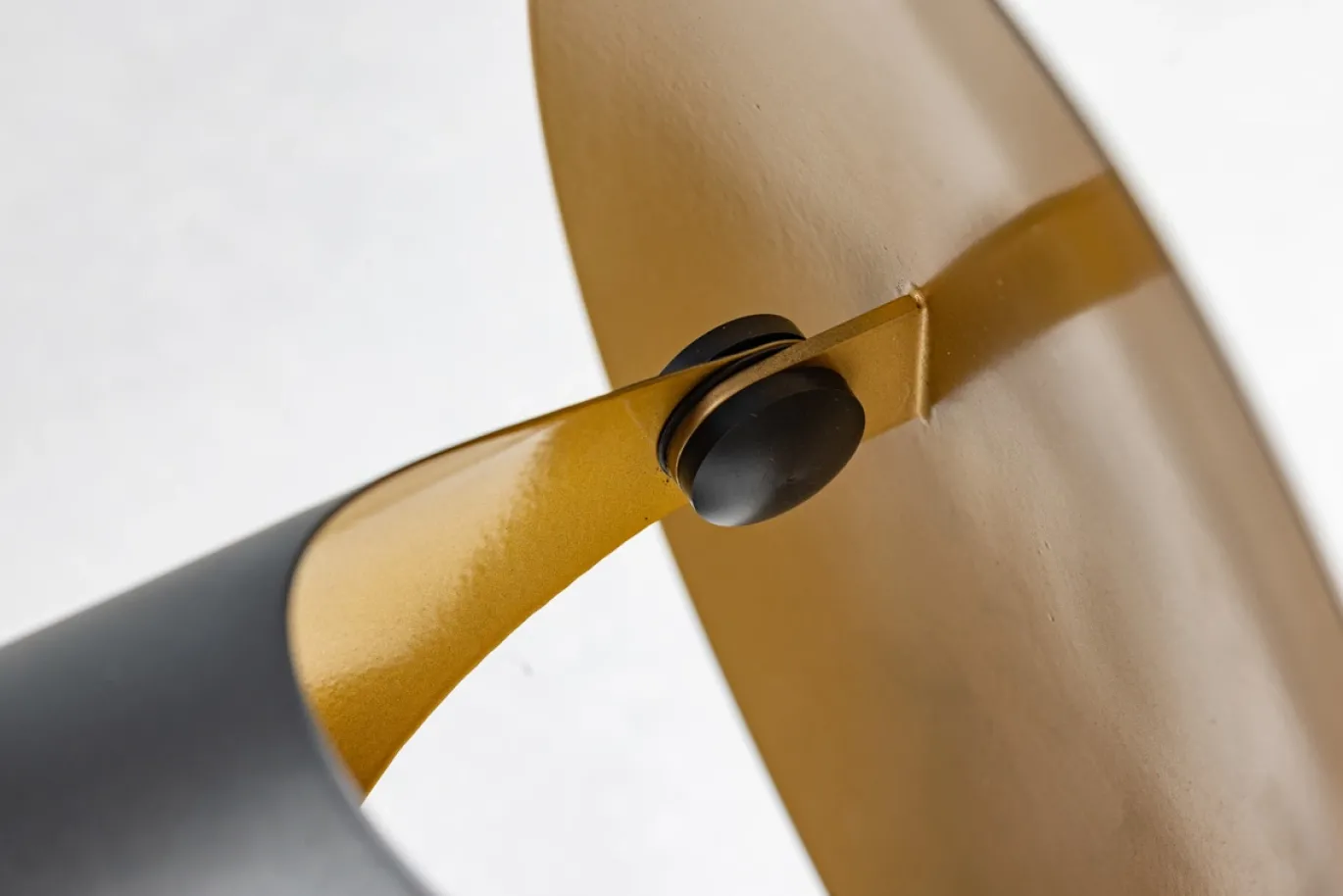 Wandlamp The Britt Zwart/Messing - Giga Meubel