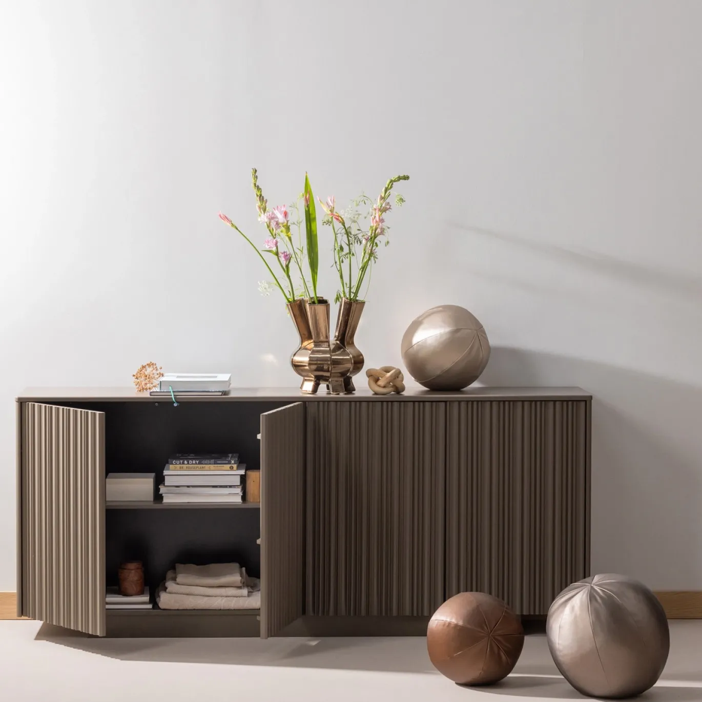 Woood Bal Rodeo Kussen Groot Metallic Koper Bruin