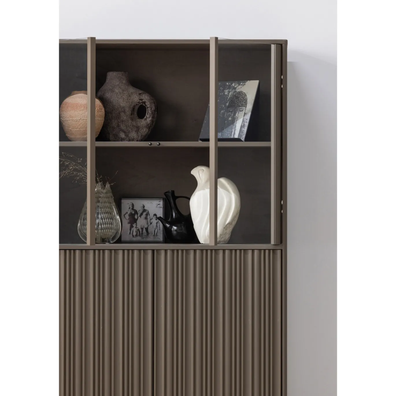 Woood Lage Vitrinekast Nova Grenen Truffel Bruin