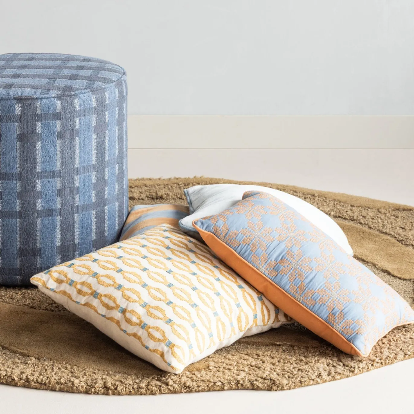 Woood Poef Sarli Hoog Ruit Dessin Chenille Grijs/Blauw
