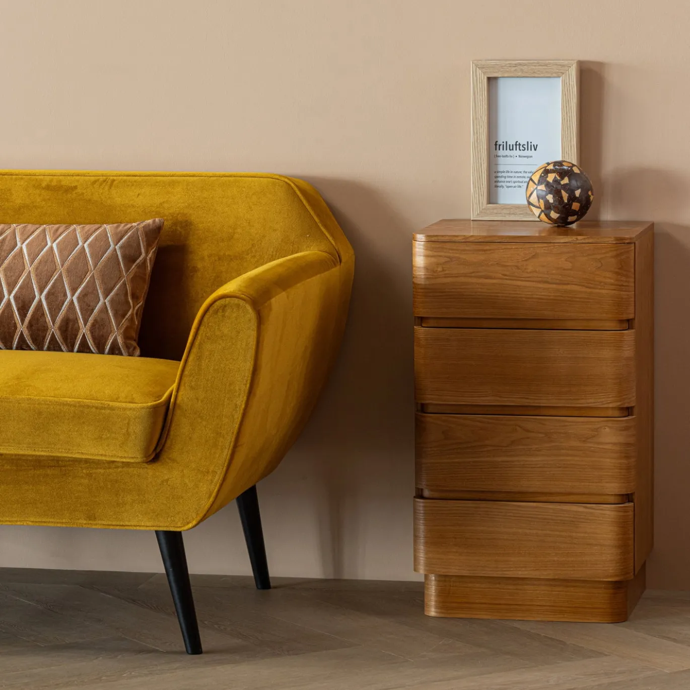 Woood Sofa Rocco Fluweel Okergeel 150cm