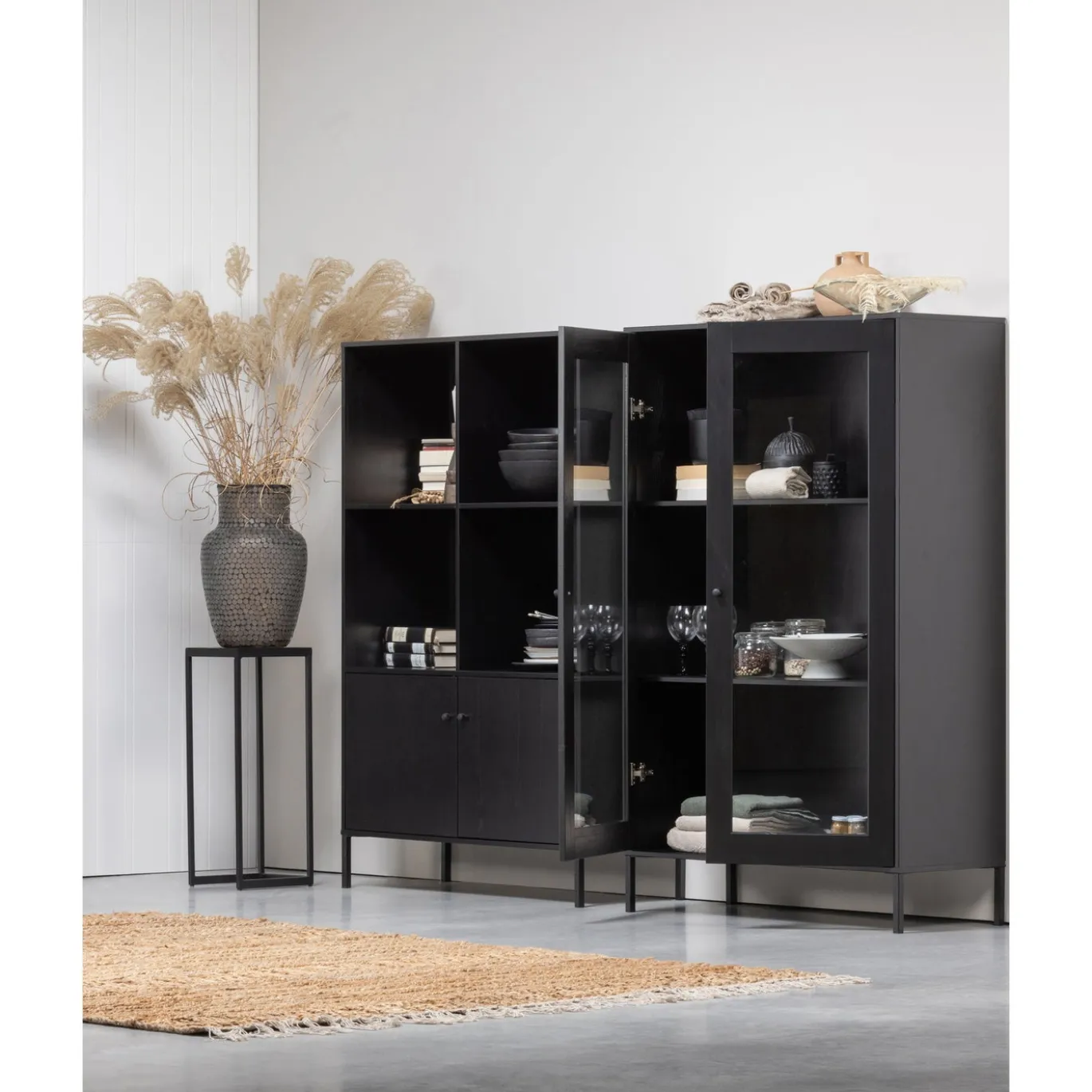 Woood Vitrinekast Xam Grenen Zwart